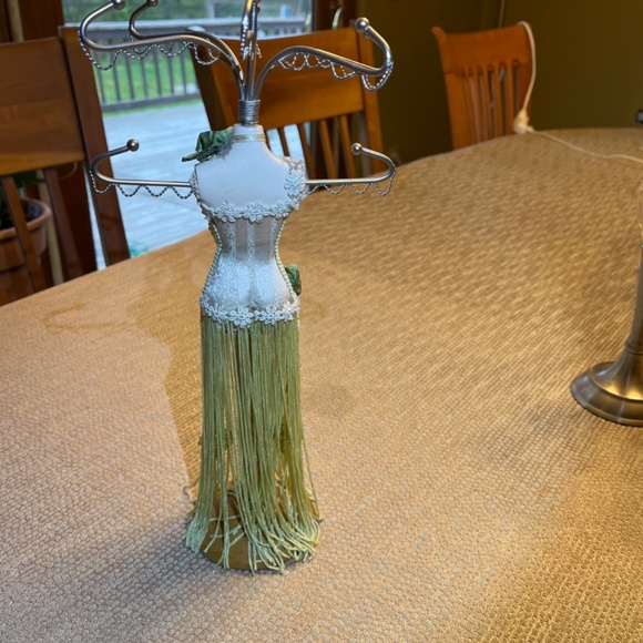 Victorian Style Jewelry Mannequin - Picture 5 of 7